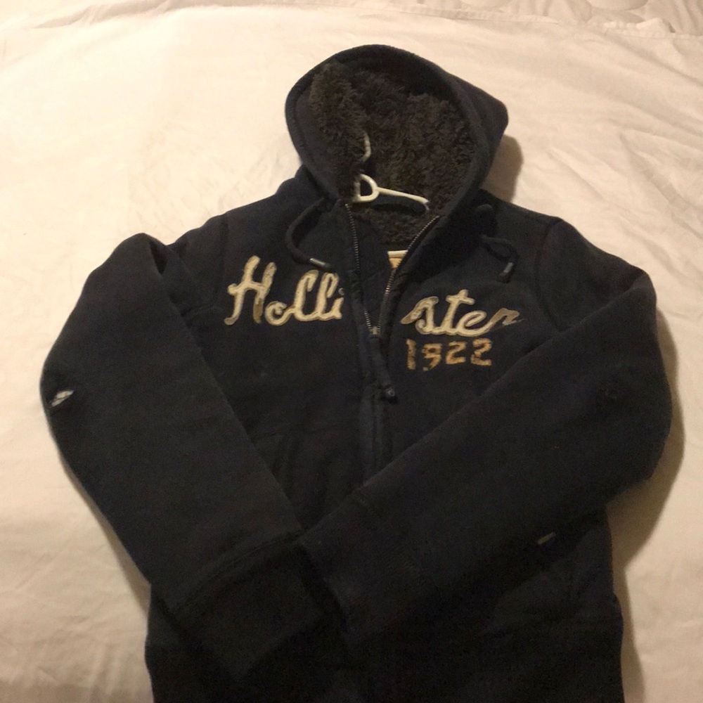 Men’s medium zip up hoodie- lined